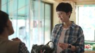Lee Ji-an goes for grocery shopping (Image via Viki)